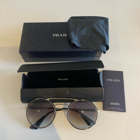 Prada sunglasses - Picture 4 of 6